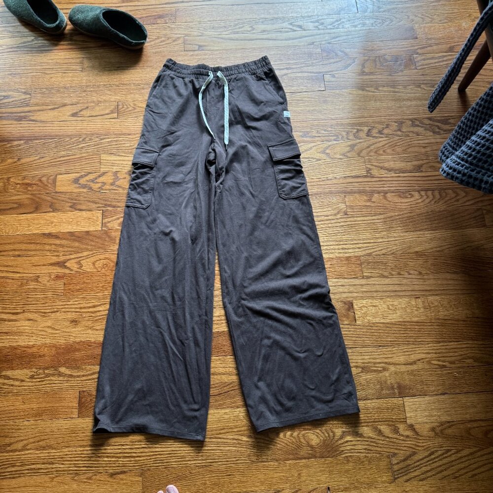 Vuori Essential Cargo Wideleg, size Small - Picture 2 of 5